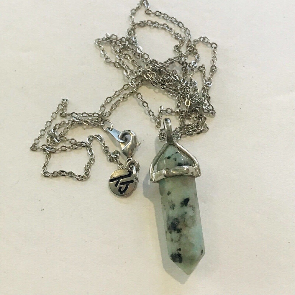 TJ Necklace Green Agate Pendant Charm Silver Tone Chain Link 30" Long
